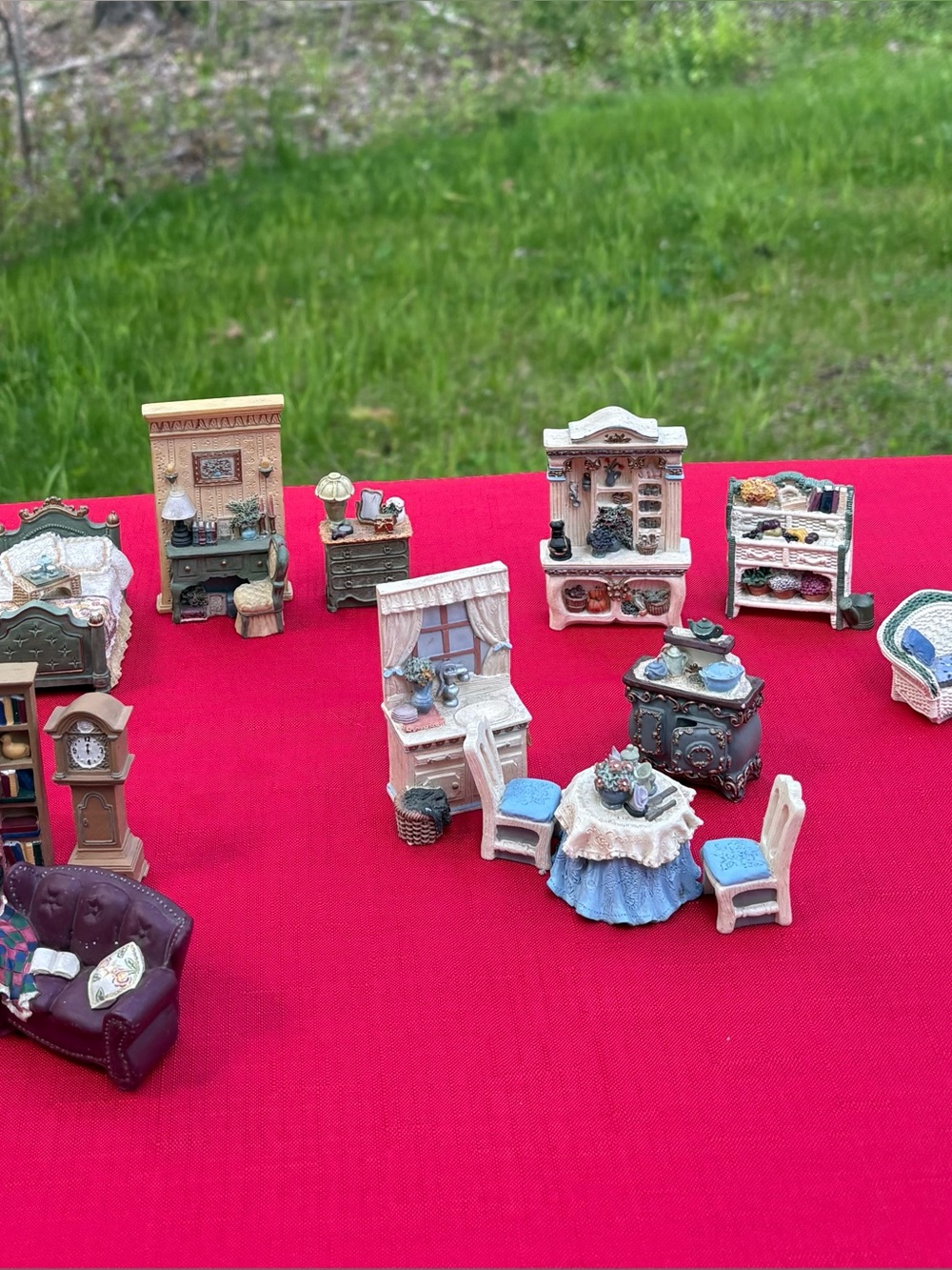 Miniature Dollhouse Furniture Set - Avon Victorian 20 piece